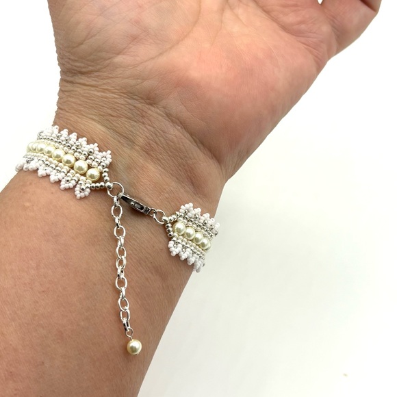 Hand Crafted White Pearl Beaded Lace Bracelet - Picture 4 of 8